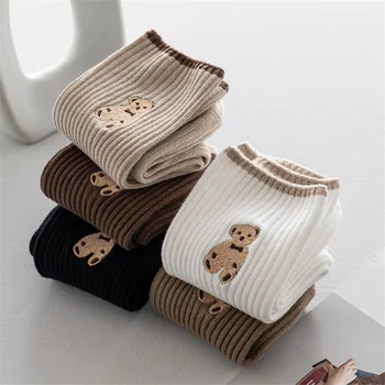 Vez Obična Slatka Medvjed pamučne čarape za žene Novu godinu 2022 Korejski Ins Nalet Crno-Bijeli Short ženske čarape Ugodno Topla rasprodaja 